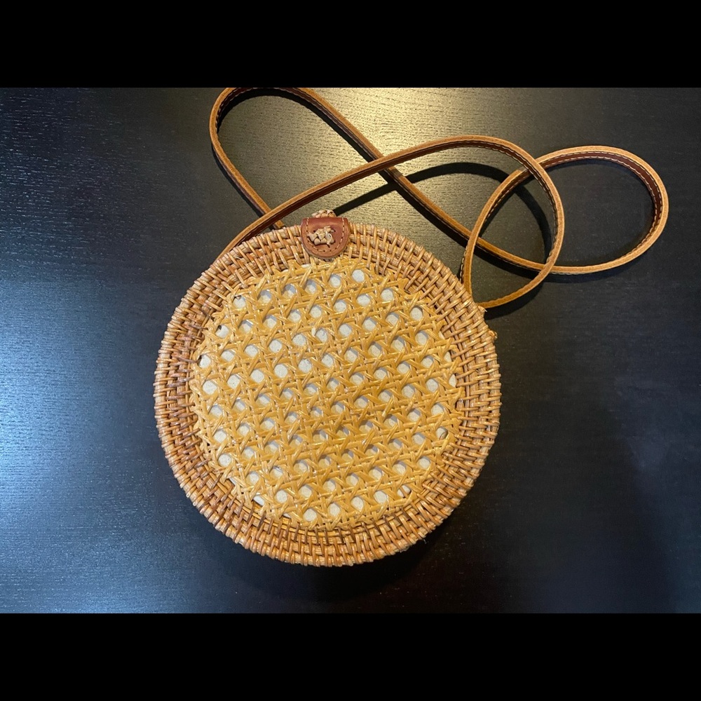 Basket weave round purse